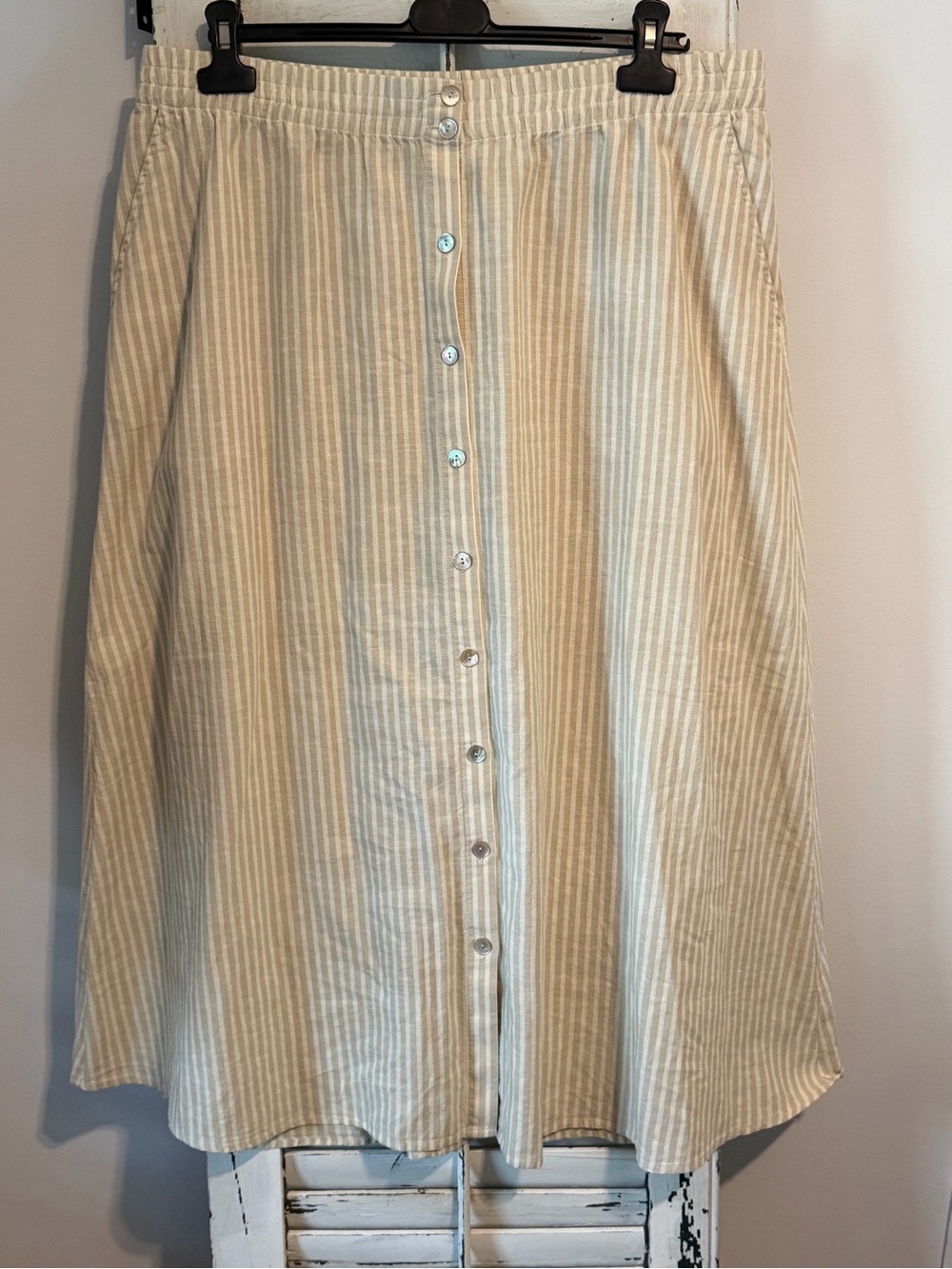 EILEEN FISHER Striped Pull on Midi Skirt With Button Front Size L | white & tan